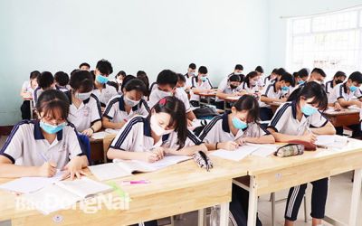Việc ôn thi cho học sinh lớp 12 vẫn còn khó khăn